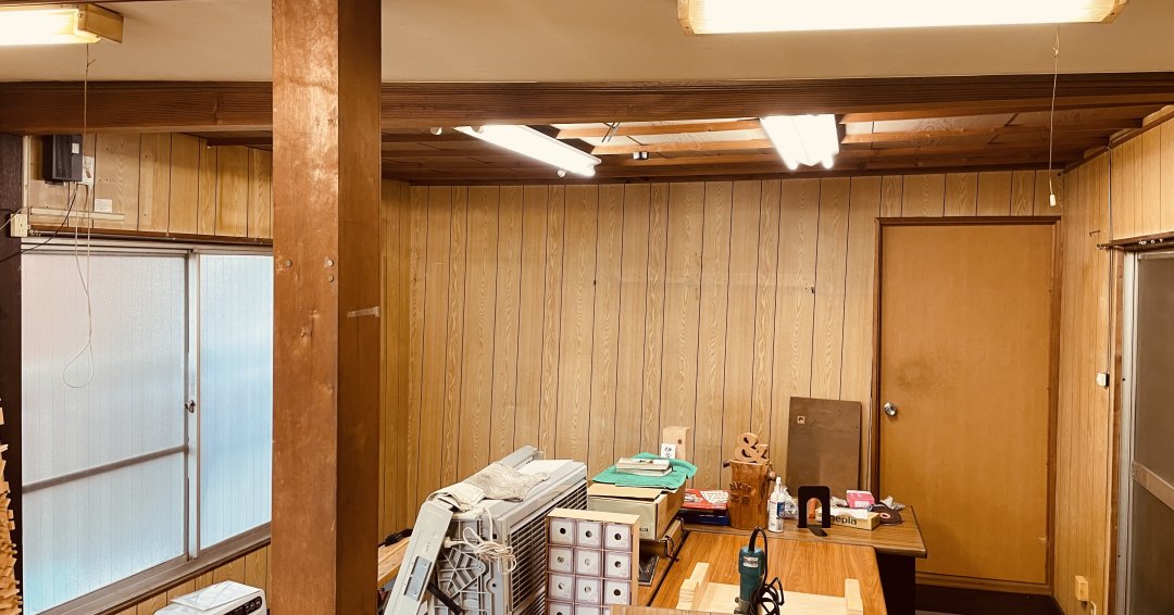 書類や棚を整理しました