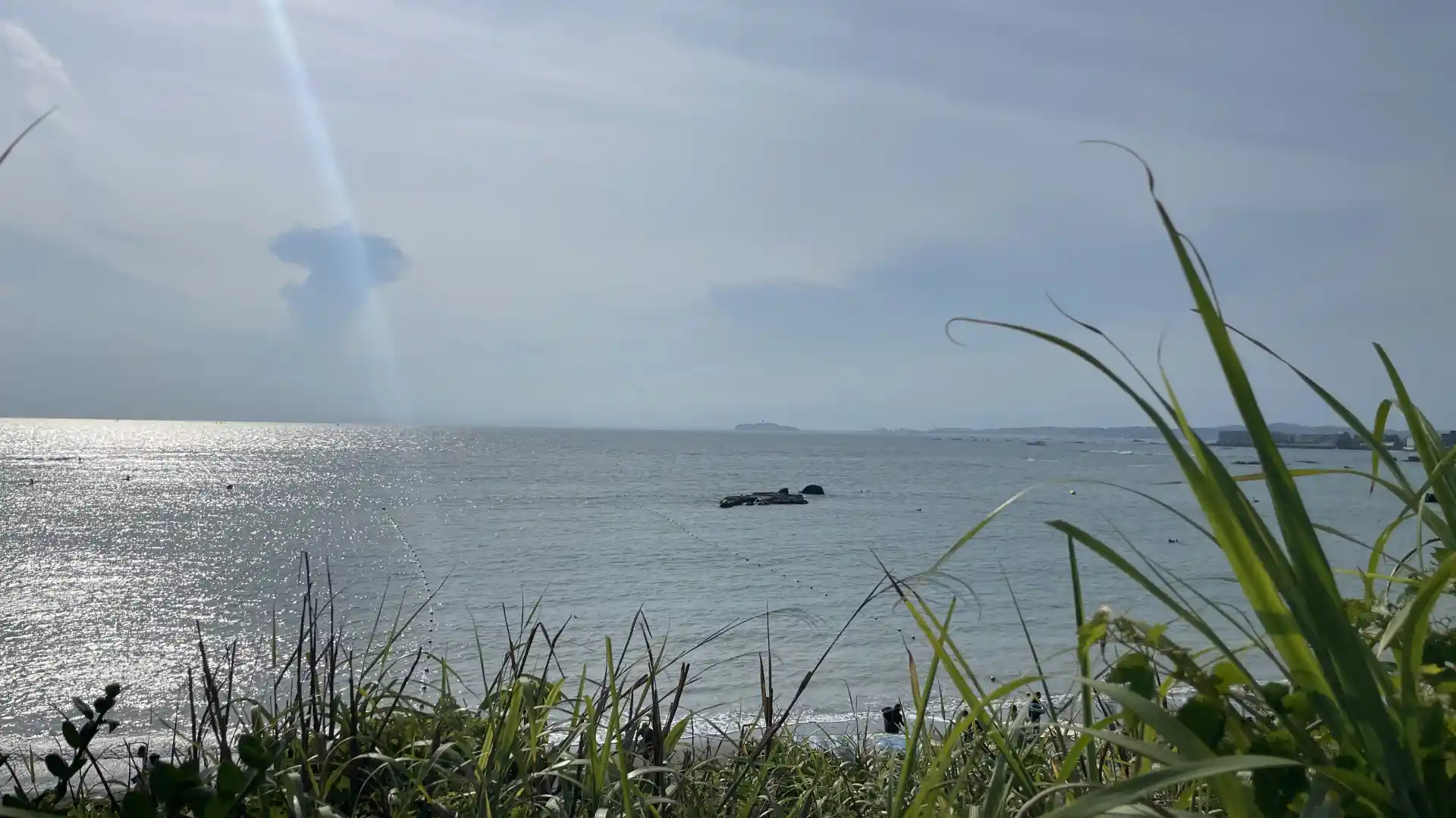 長者ヶ崎の海に反射する夏の光